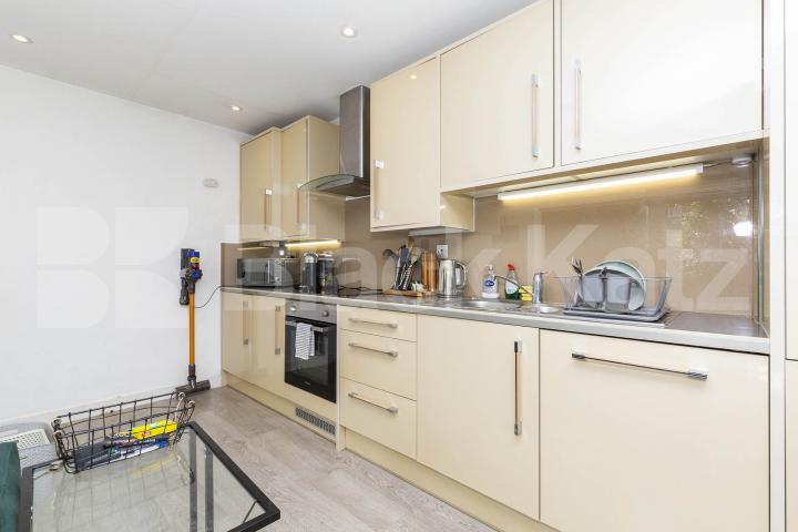 Bright 3 bedroom 2 bathroom property with large patio garden Avenue road, Seven Sisters